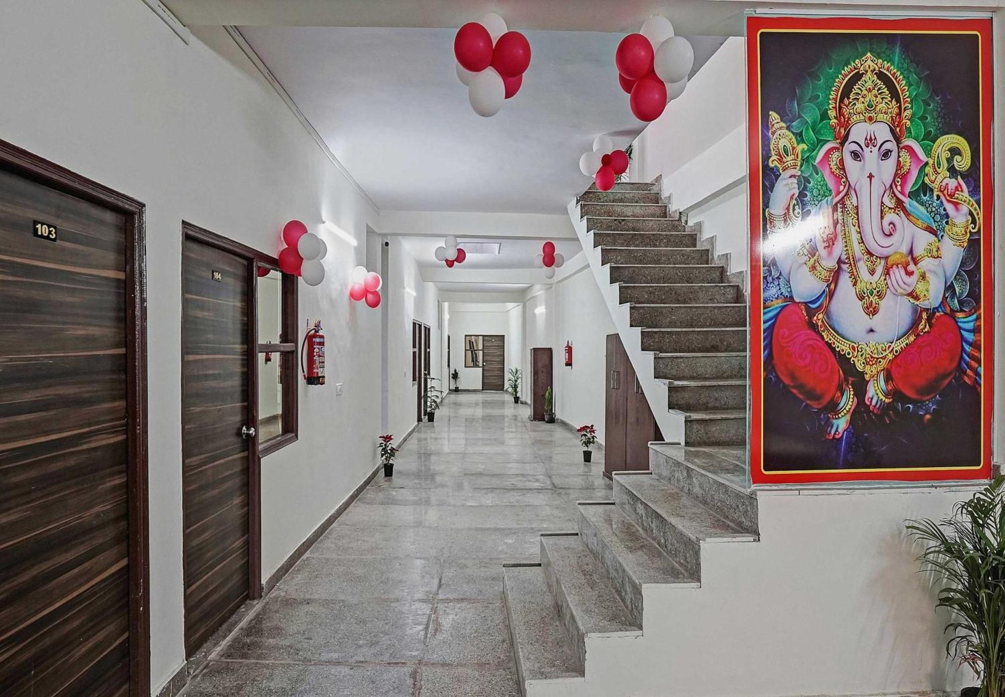 Hotel O Avs Hotel & Restaurant نويدا المظهر الخارجي الصورة