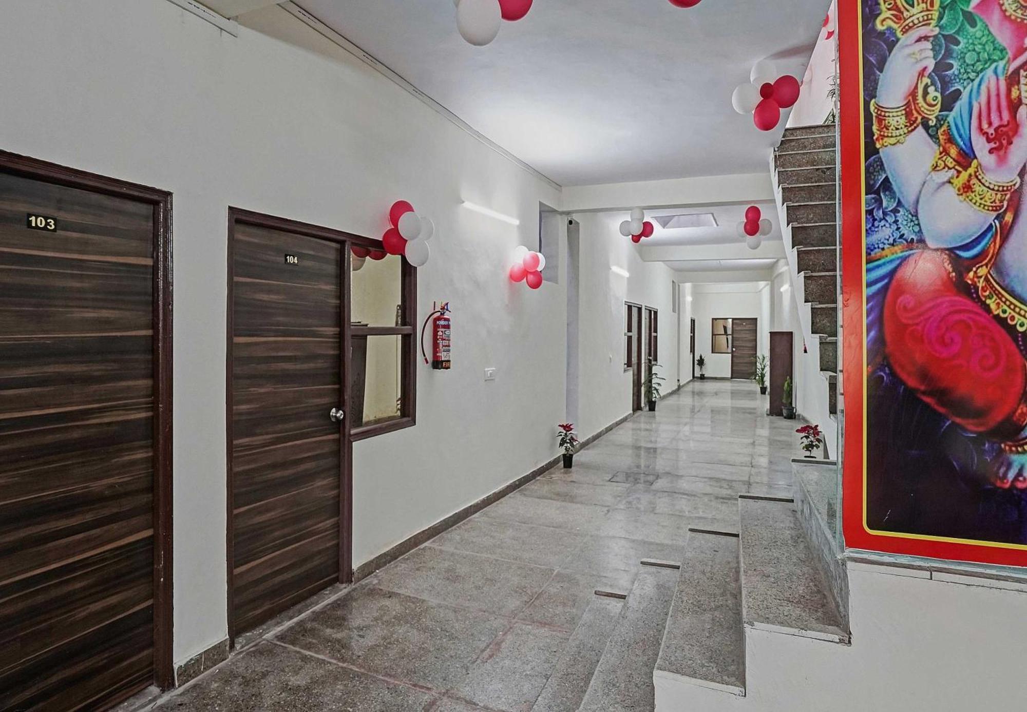 Hotel O Avs Hotel & Restaurant نويدا المظهر الخارجي الصورة