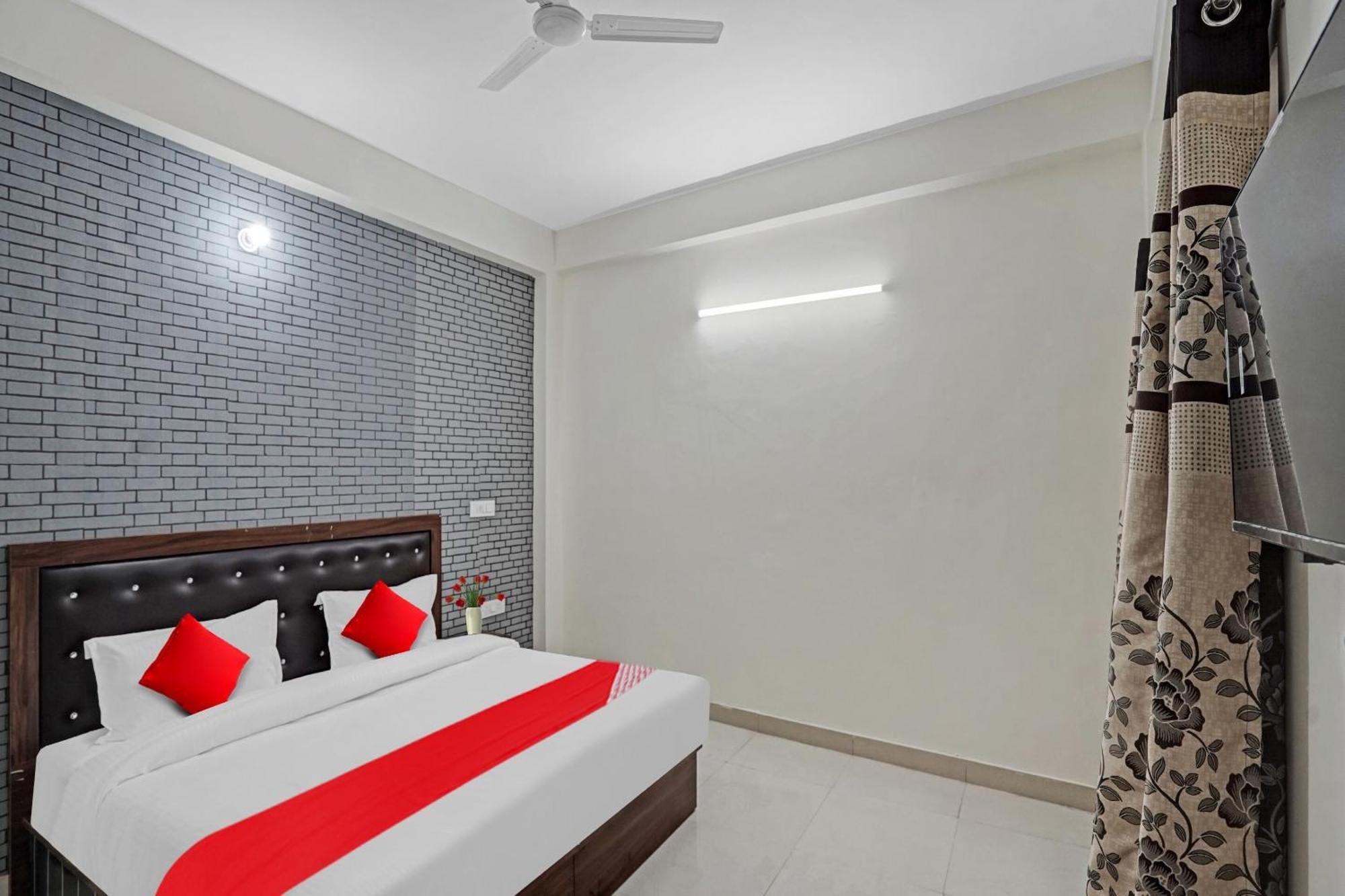 Hotel O Avs Hotel & Restaurant نويدا المظهر الخارجي الصورة