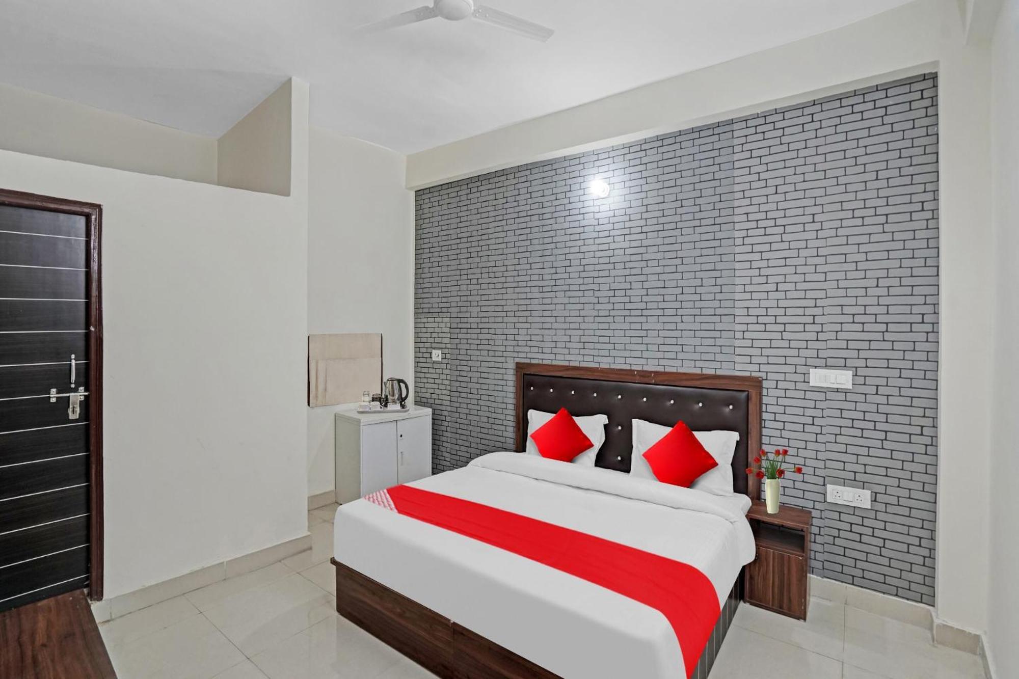 Hotel O Avs Hotel & Restaurant نويدا المظهر الخارجي الصورة
