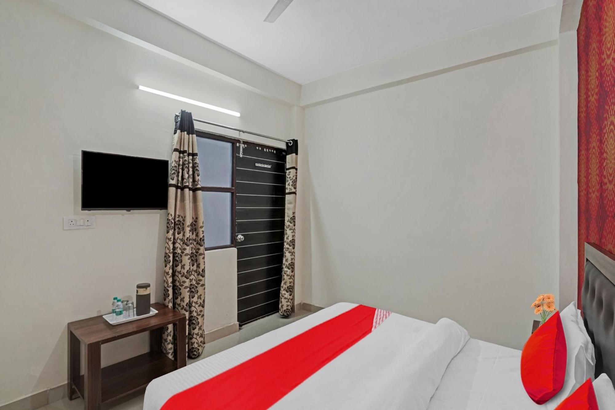 Hotel O Avs Hotel & Restaurant نويدا المظهر الخارجي الصورة