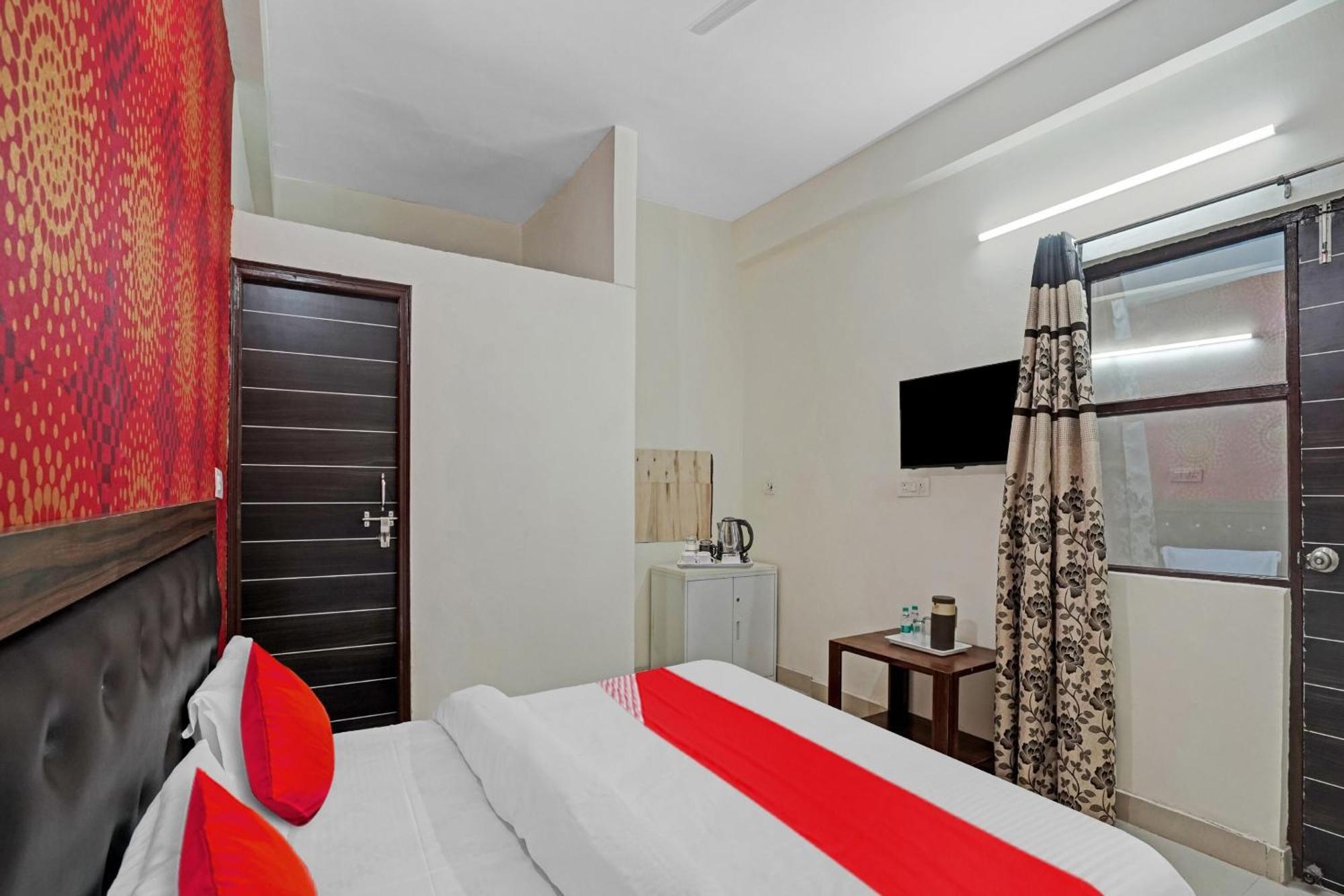 Hotel O Avs Hotel & Restaurant نويدا المظهر الخارجي الصورة