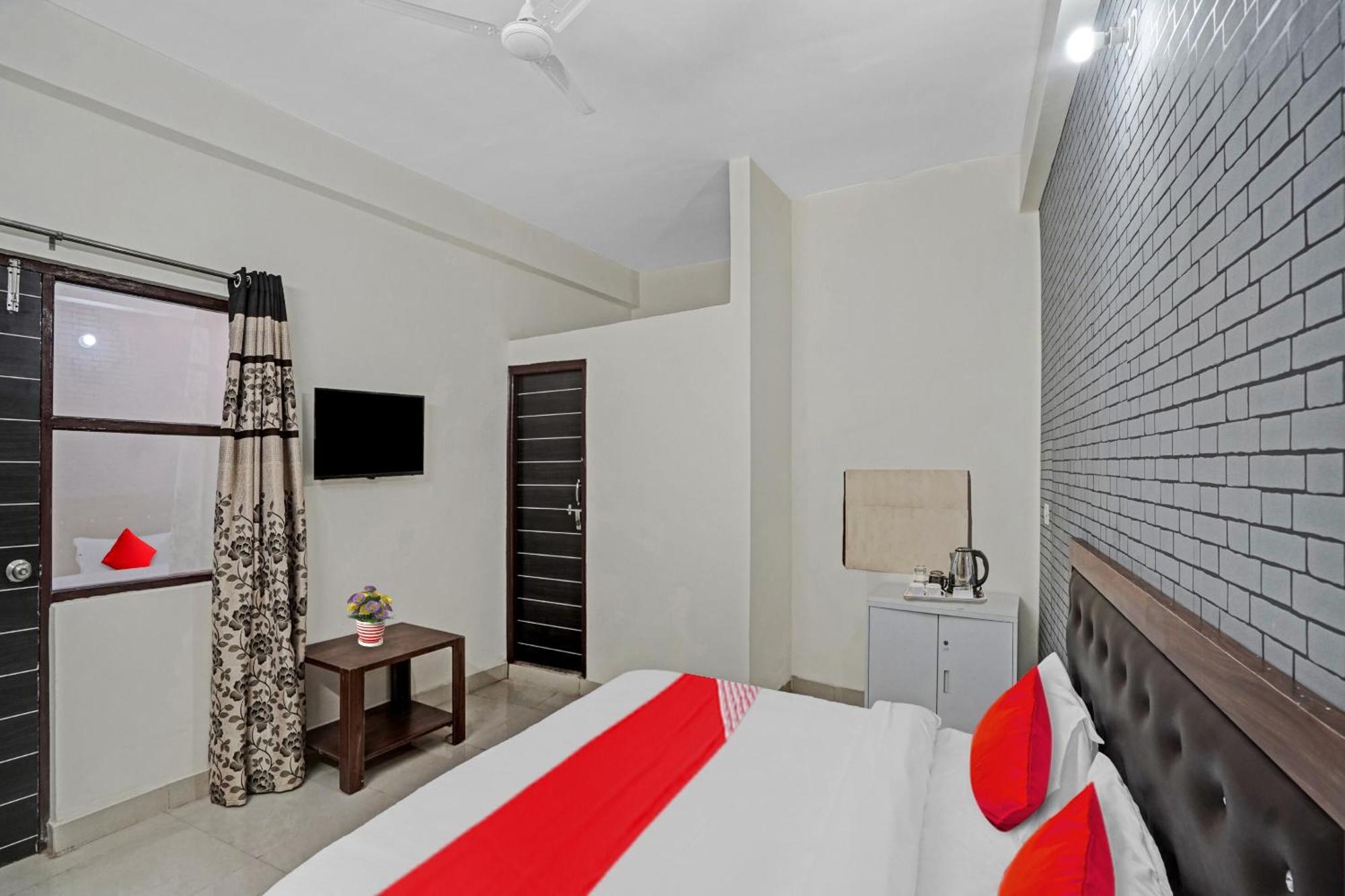 Hotel O Avs Hotel & Restaurant نويدا المظهر الخارجي الصورة