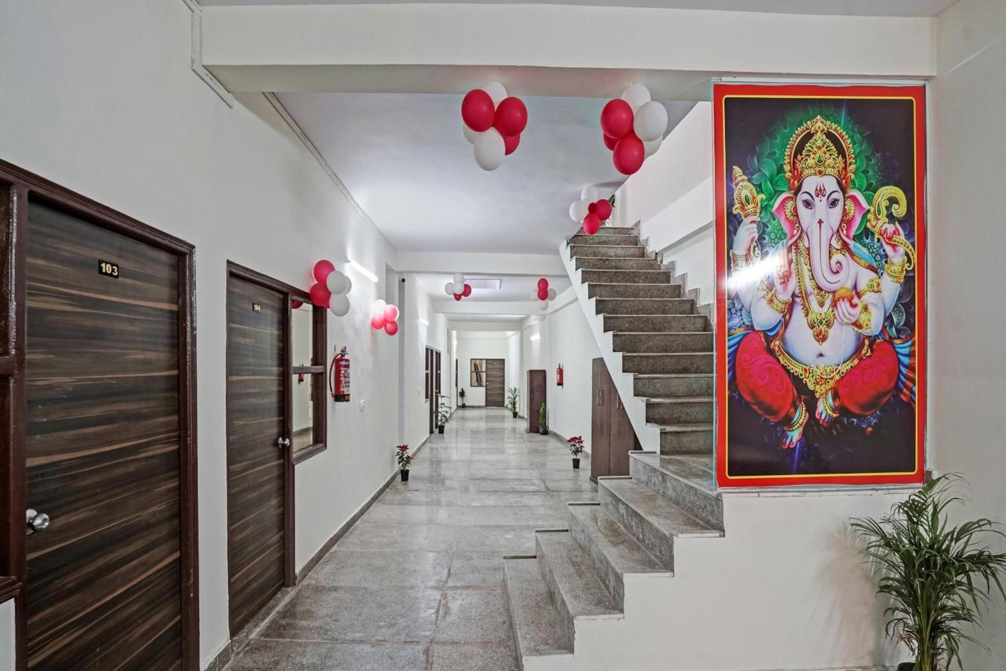 Hotel O Avs Hotel & Restaurant نويدا المظهر الخارجي الصورة