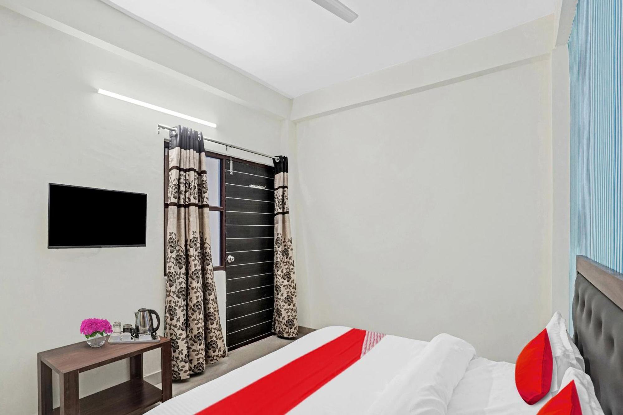Hotel O Avs Hotel & Restaurant نويدا المظهر الخارجي الصورة