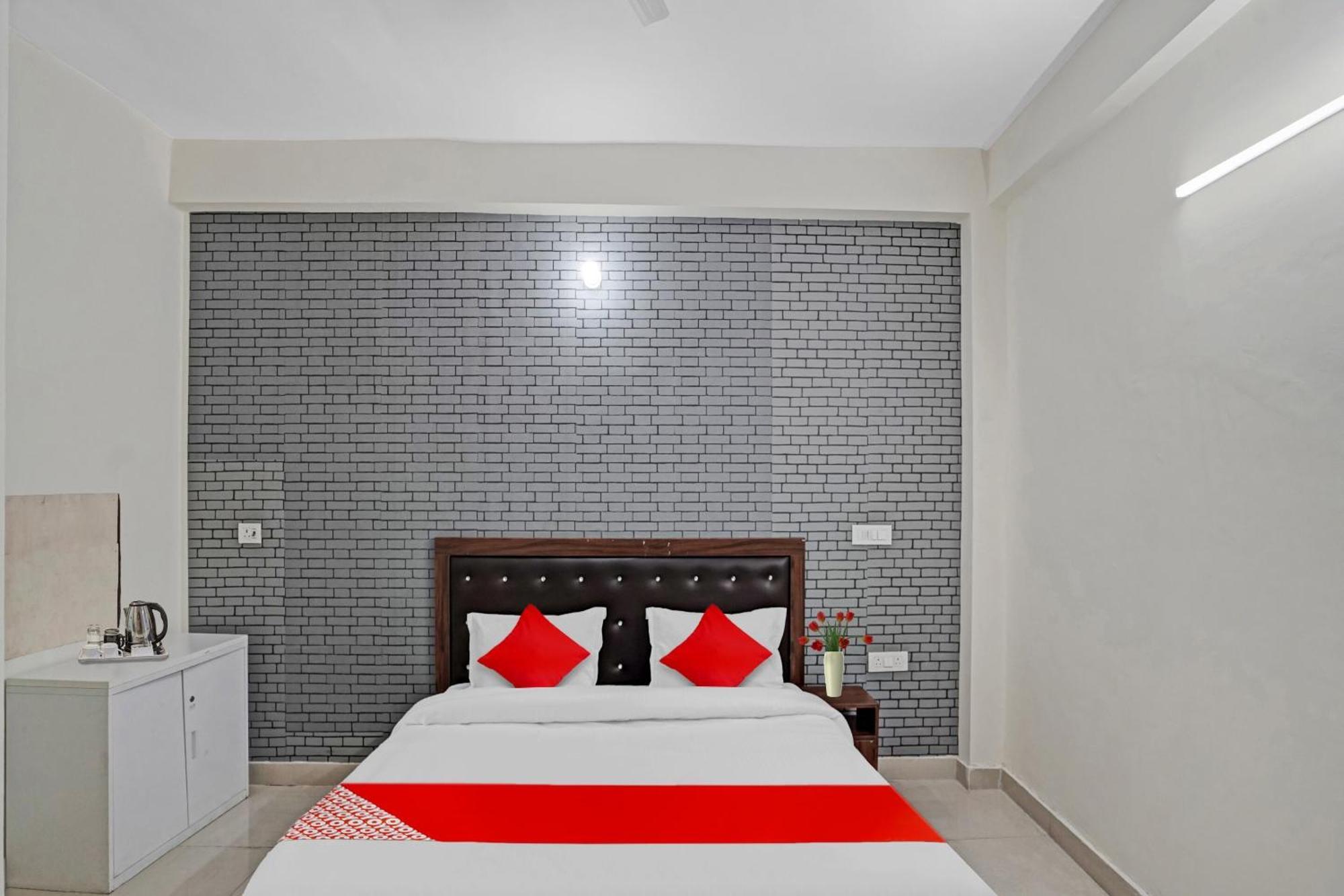 Hotel O Avs Hotel & Restaurant نويدا المظهر الخارجي الصورة