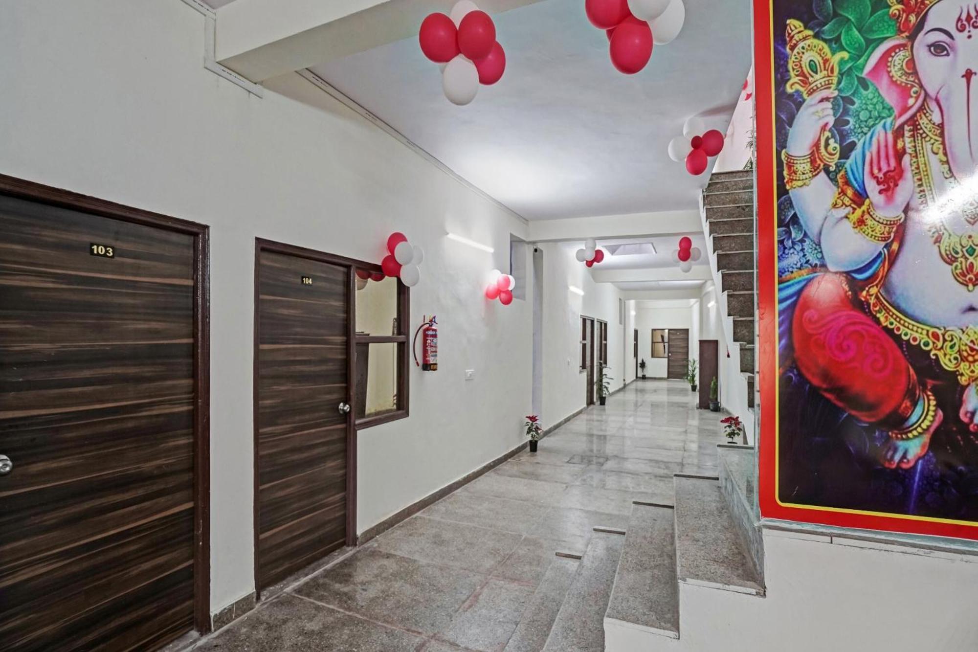 Hotel O Avs Hotel & Restaurant نويدا المظهر الخارجي الصورة