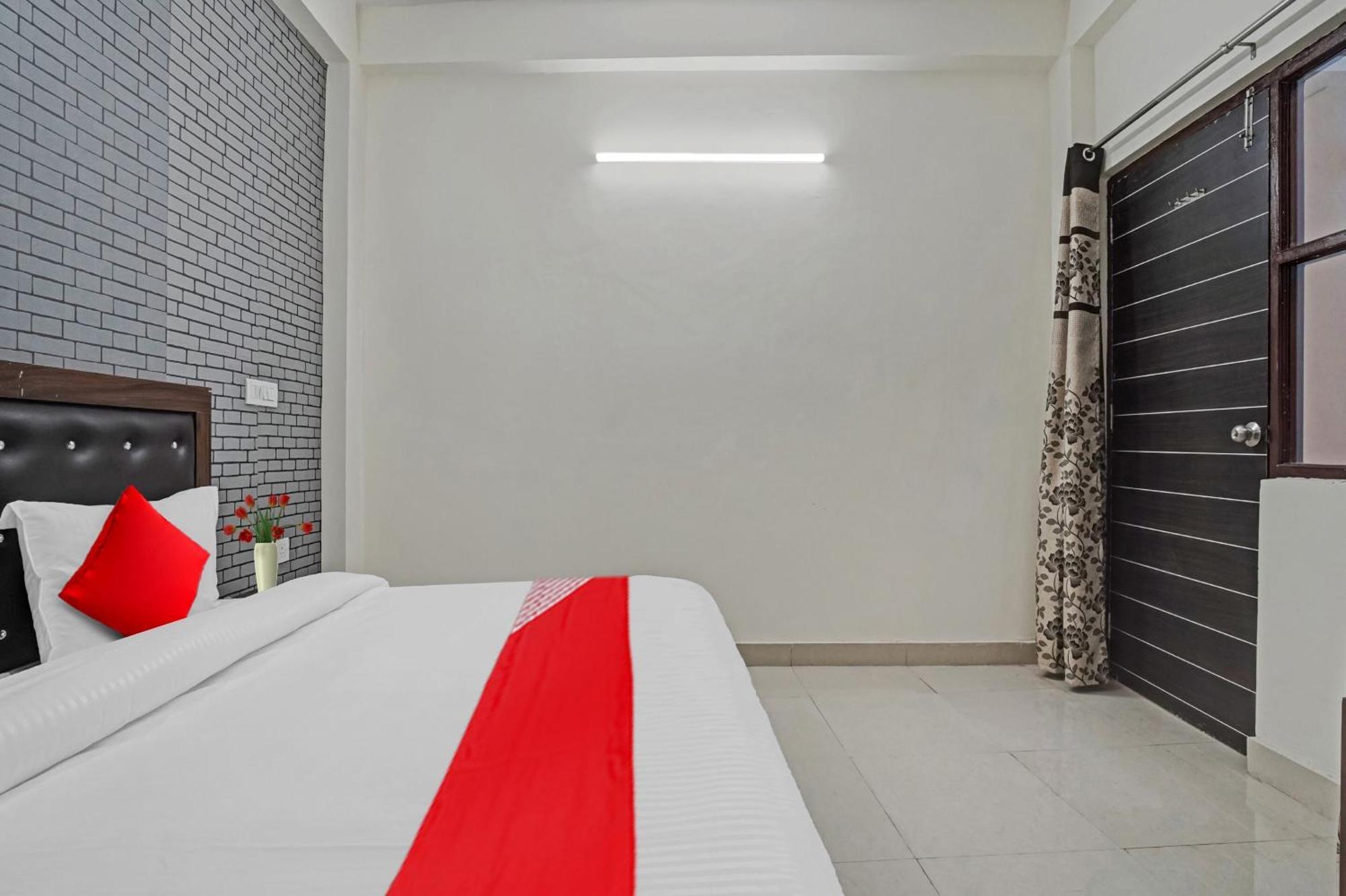 Hotel O Avs Hotel & Restaurant نويدا المظهر الخارجي الصورة